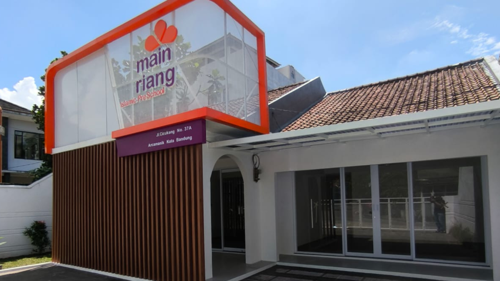 Gedung Main Riang Arcamanik